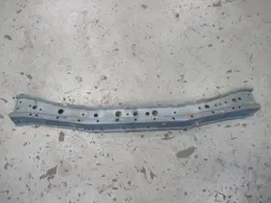 Traverse unter Kühler