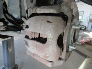 Bremszange vorne links