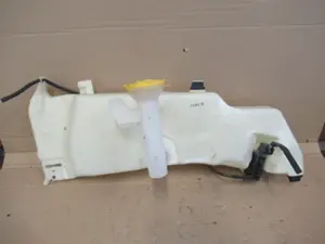 Wasserbehälter Motorraum