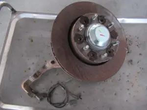 Achsschenkel vorne links