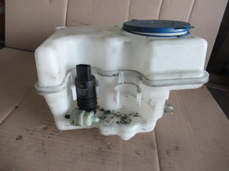 Réservoir d'eau compartiment moteur