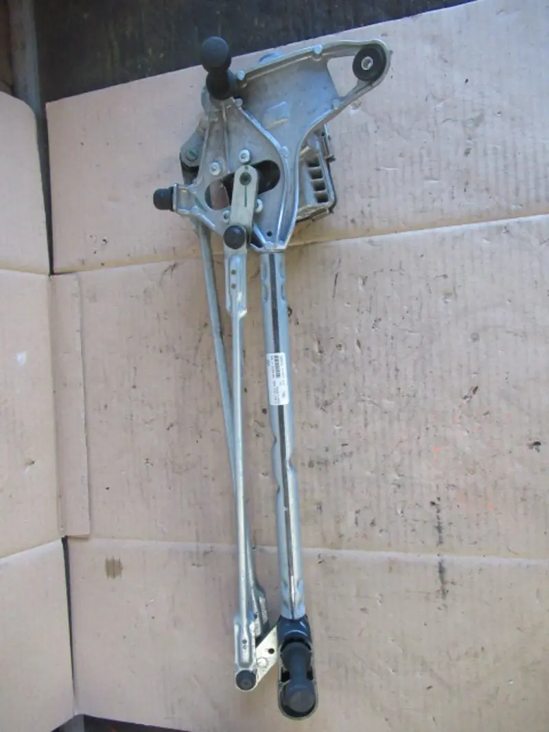 Moteur essuie-glace avant