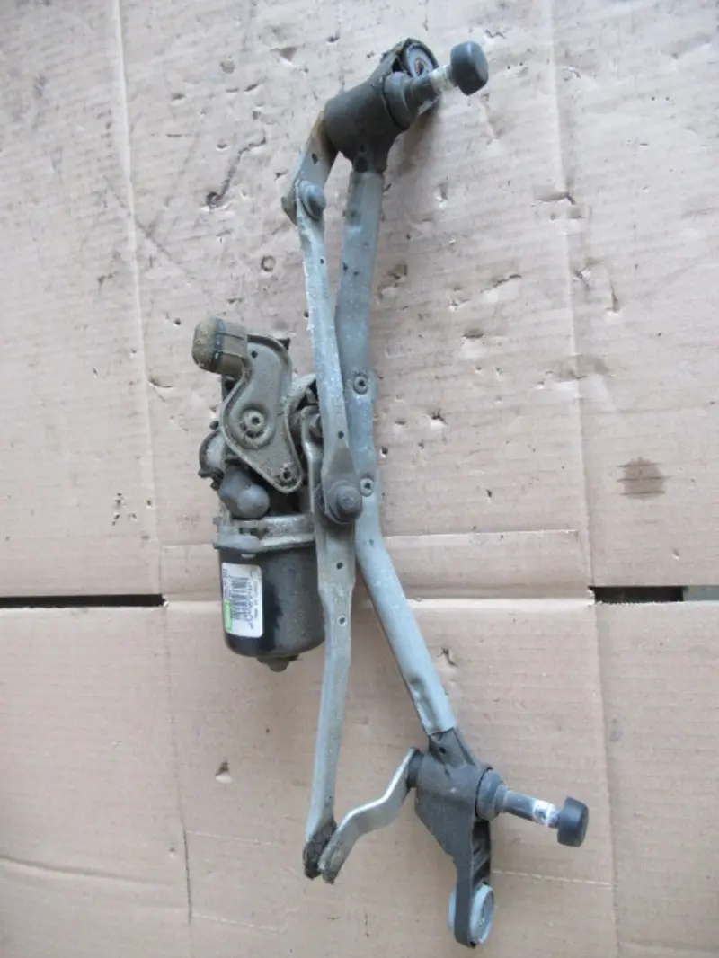 Moteur essuie-glace avant