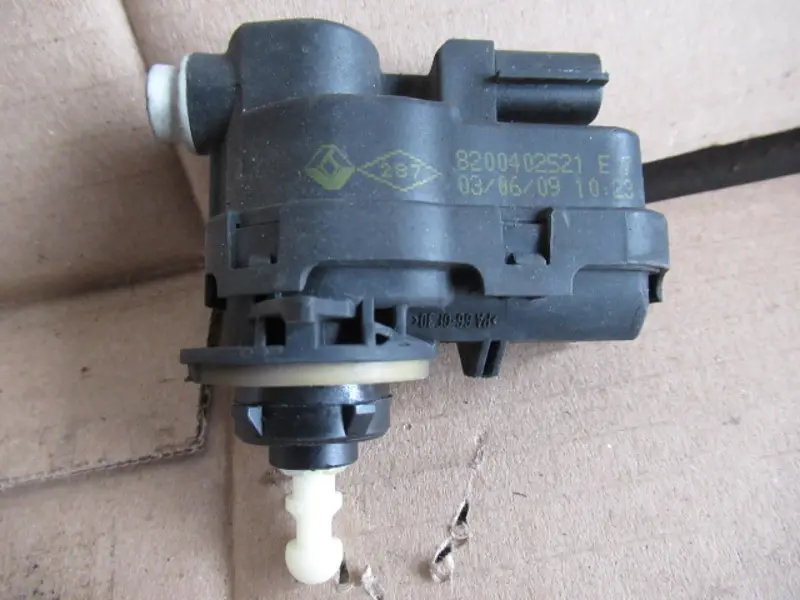 Moteur de réglage phare