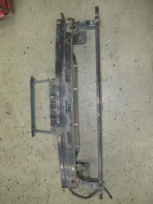 Stossstangenhalter vorne