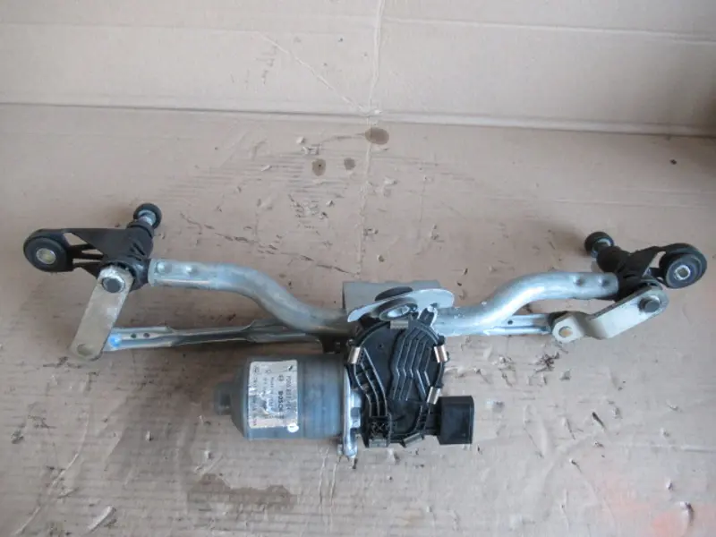 Moteur essuie-glace avant