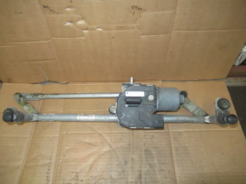 Moteur essuie-glace avant