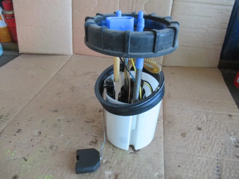 Pompe à essence électrique