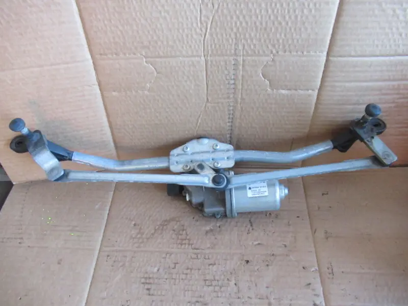 Moteur essuie-glace avant