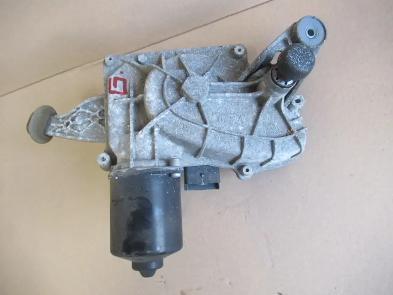 Moteur essuie-glace avant