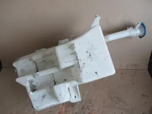 Wasserbehälter Motorraum