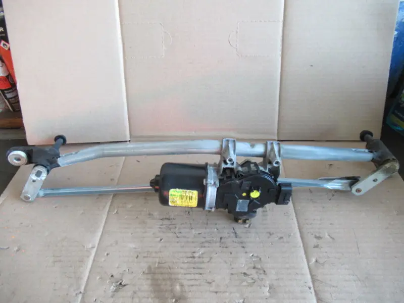 Moteur essuie-glace avant