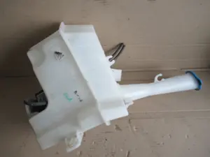 Wasserbehälter Motorraum