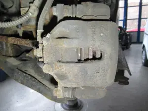 Bremszange vorne links