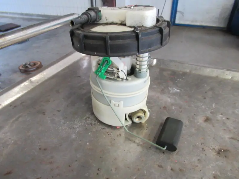 Pompe à essence électrique
