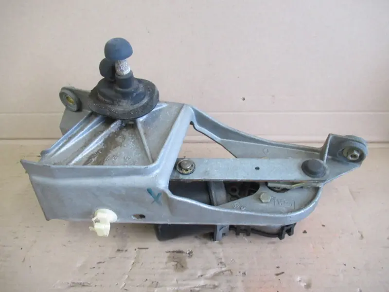 Moteur essuie-glace avant