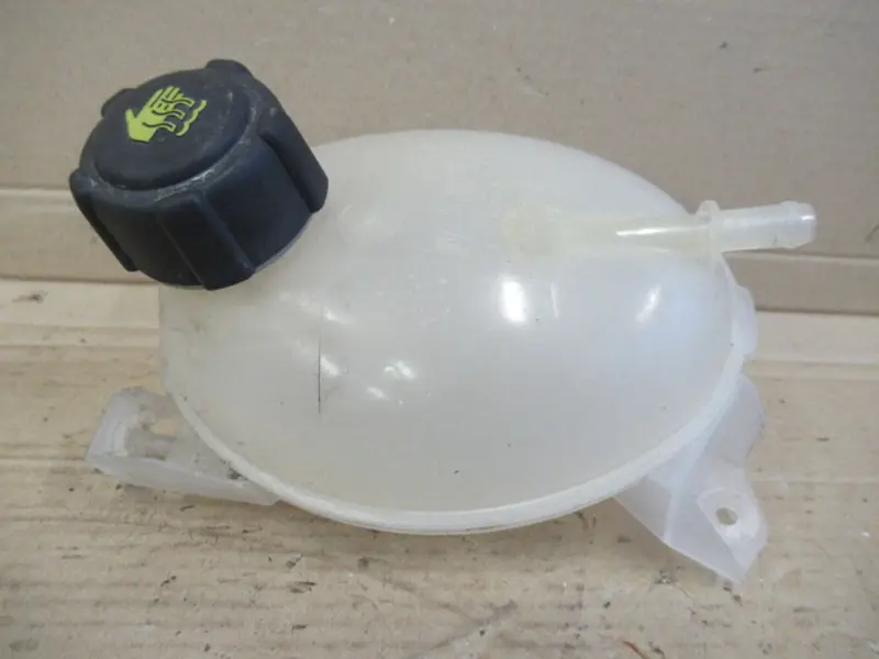 Réservoir d'eau compartiment moteur
