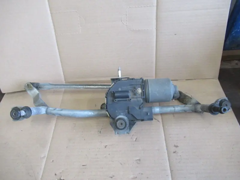 Moteur essuie-glace avant