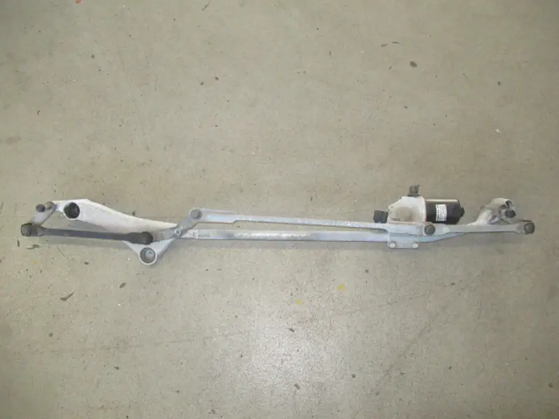 Moteur essuie-glace avant