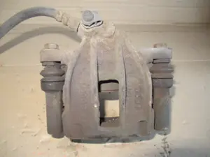 Bremszange vorne links