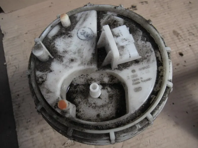Pompe à essence électrique