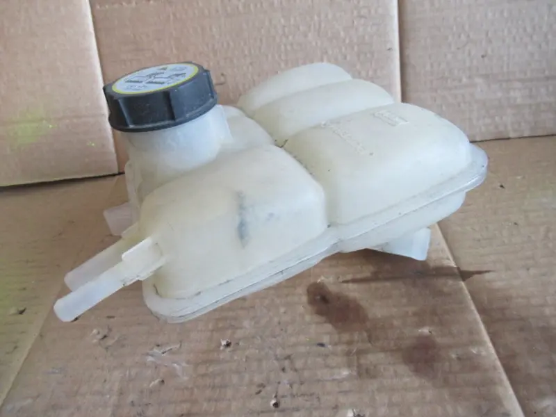 Réservoir d'eau compartiment moteur