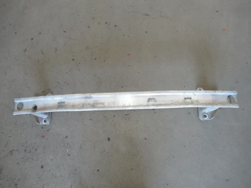 Stossstangenhalter vorne