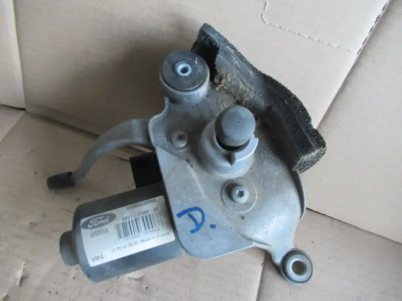 Moteur essuie-glace avant