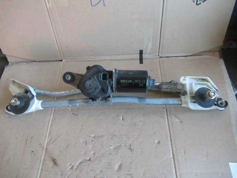 Moteur essuie-glace avant