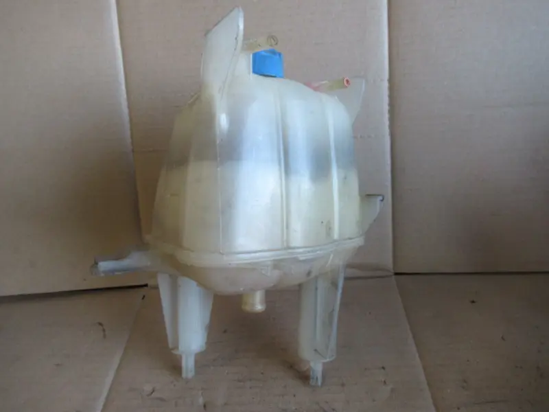 Réservoir d'eau compartiment moteur