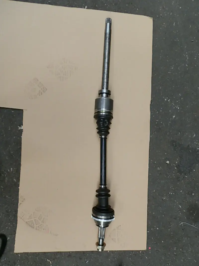 Arbre de transmission avant droit