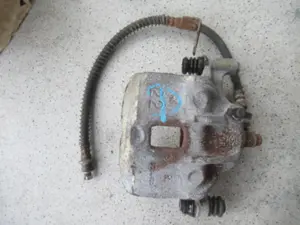 Étrier de frein avant droit