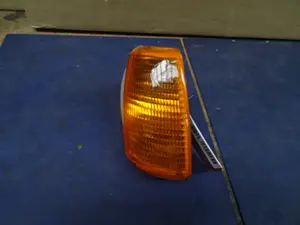 Clignotant avant droit