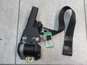 Prétensionneur avant