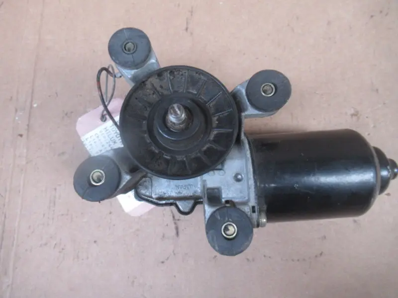 Moteur essuie-glace avant