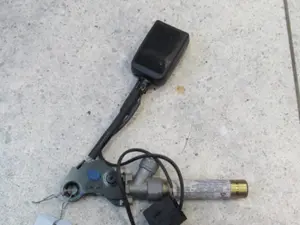 Prétensionneur avant