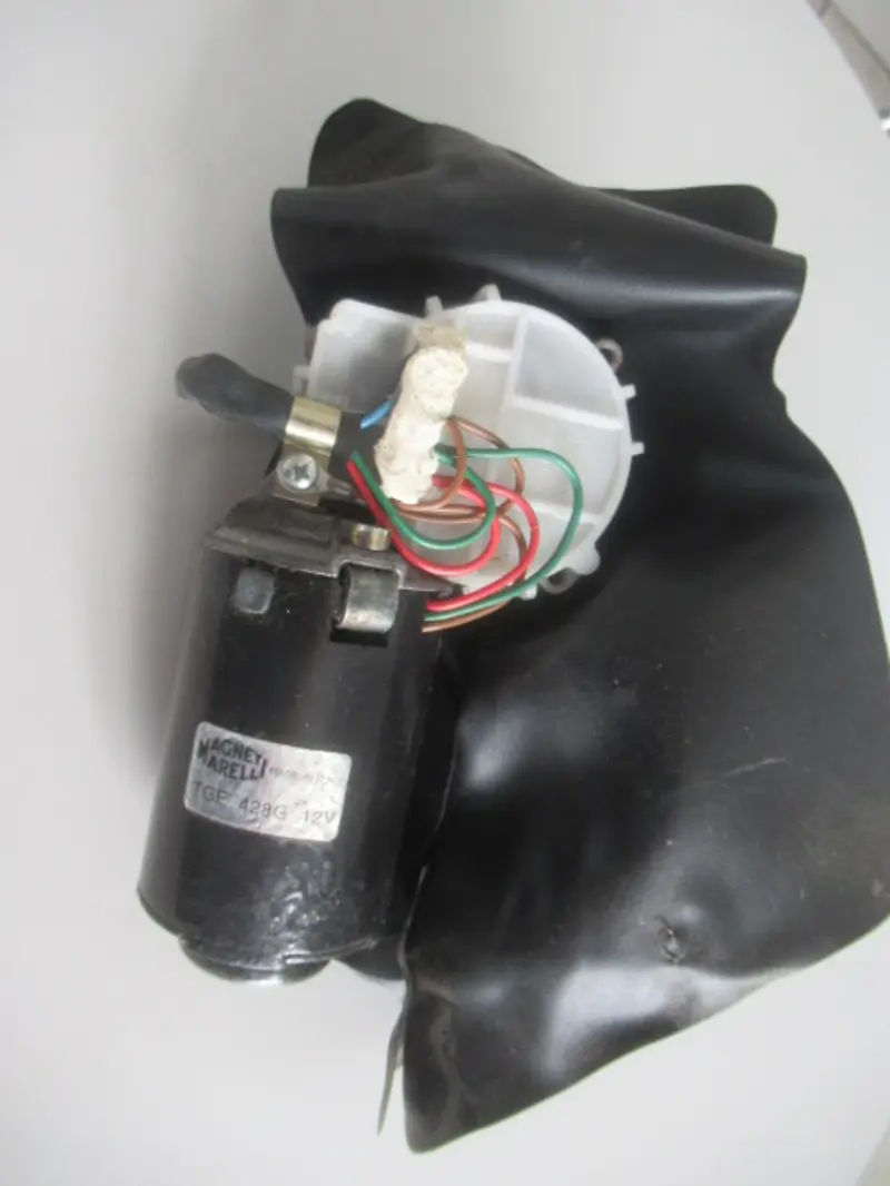 Moteur essuie-glace avant