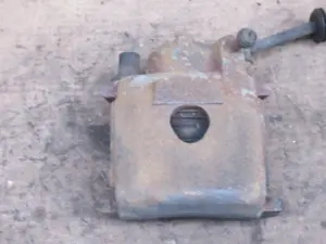 Bremszange vorne links