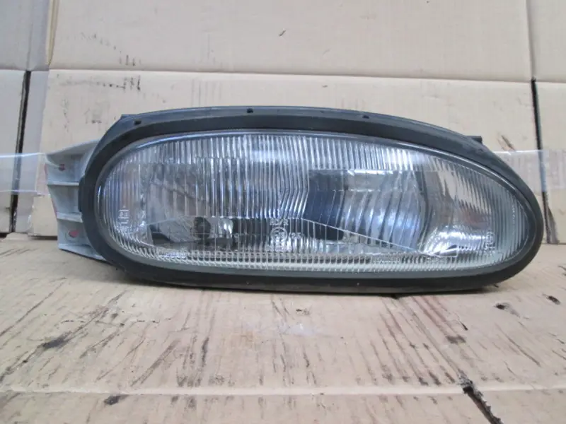 Phare droit Nissan 100 NX