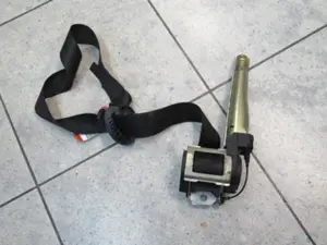 Gurtstraffer vorne