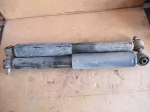 Stossdämpfer hinten