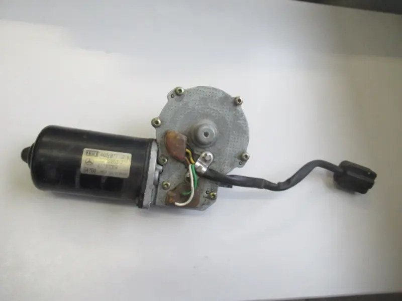 Moteur essuie-glace avant