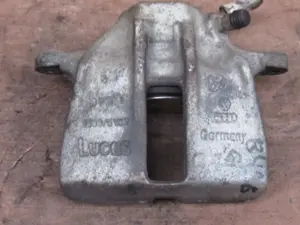 Bremszange vorne links