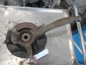 Achsschenkel vorne rechts