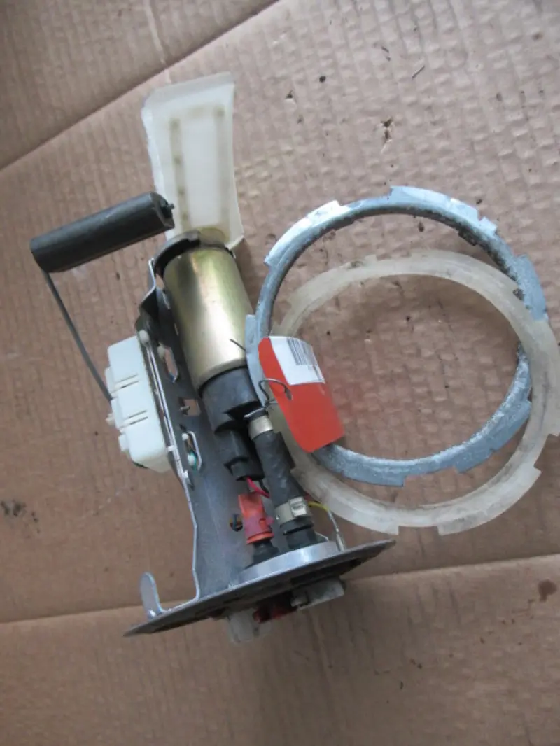 Pompe à essence électrique