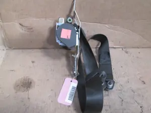 Prétensionneur avant