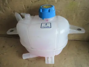 Wasserbehälter Motorraum