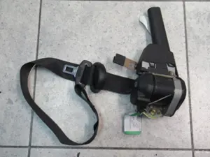 Prétensionneur avant