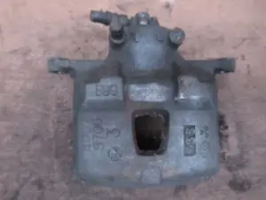 Étrier de frein avant gauche