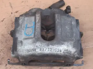 Étrier de frein avant droit